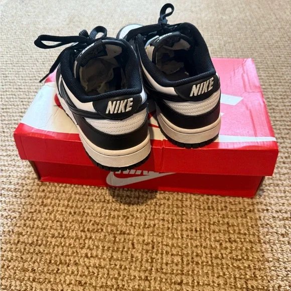 Women’s Nike Dunk Low rise Panda - Picture 3 of 6